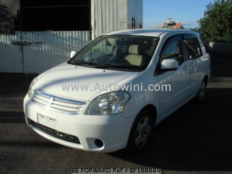 2003 Toyota Raum.