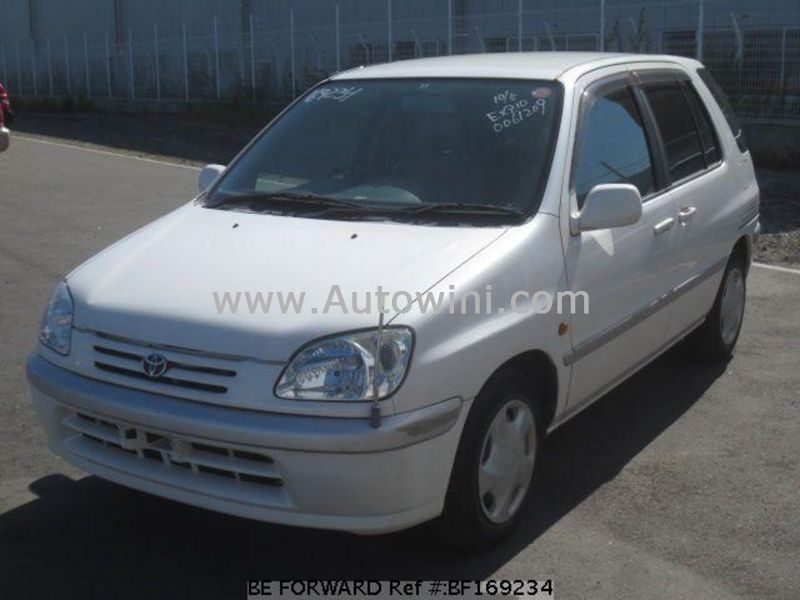 1998 Toyota Raum.