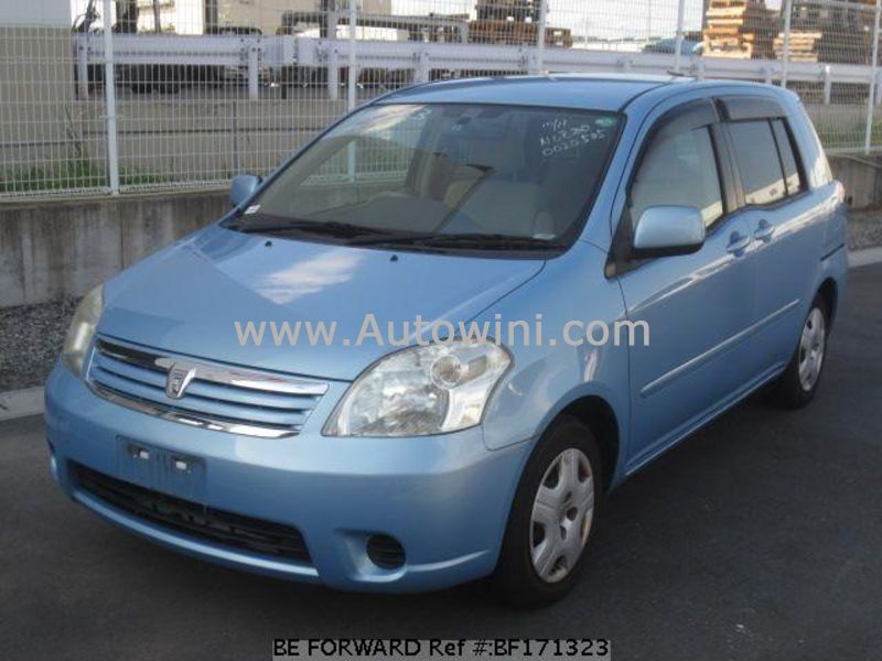 2003 Toyota Raum.