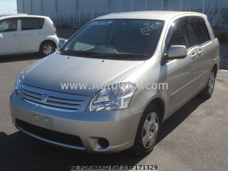2004 Toyota Raum.