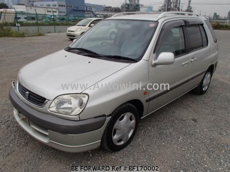 2000 Toyota Raum.