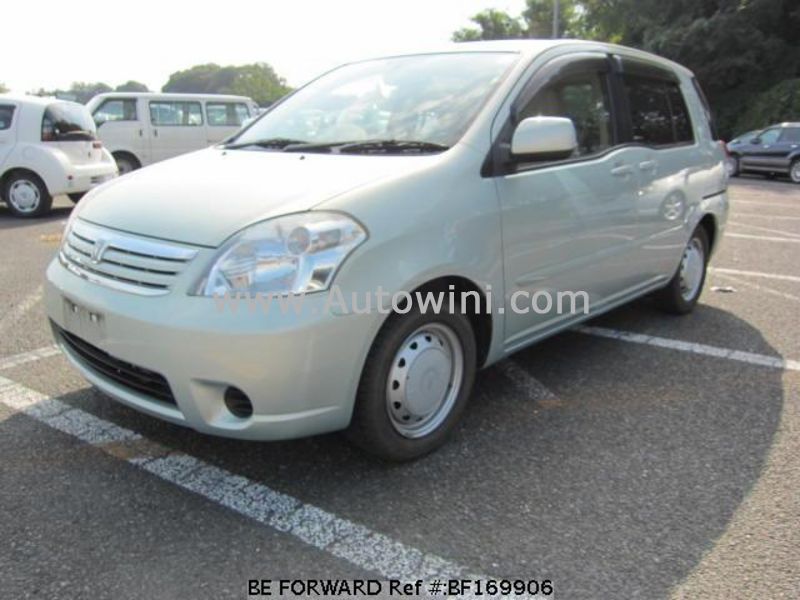 2004 Toyota Raum.