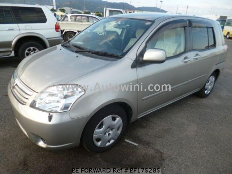 2004 Toyota Raum.